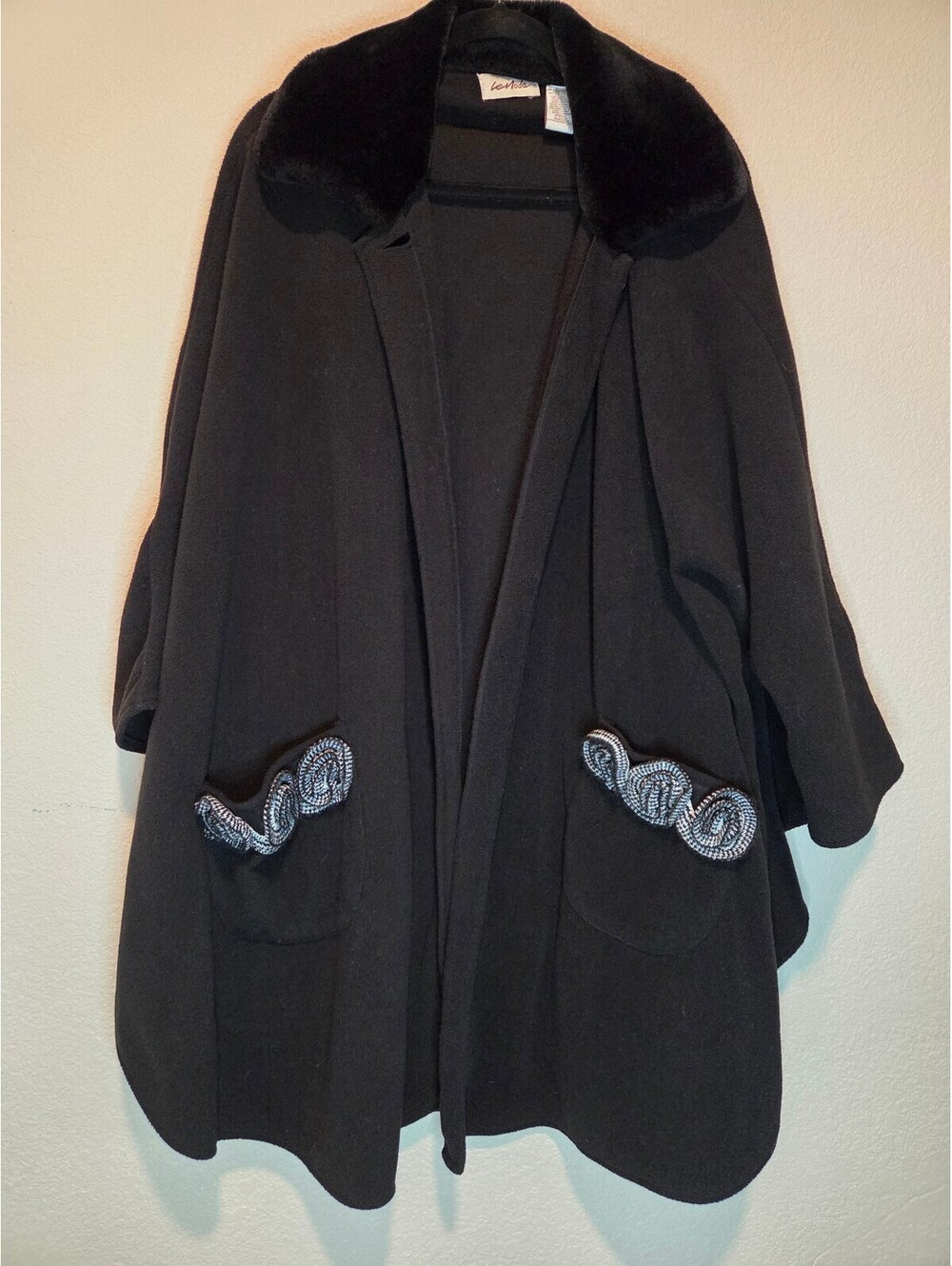 Le Moda Black Vintage Cape with Faux Fur Collar size 2X